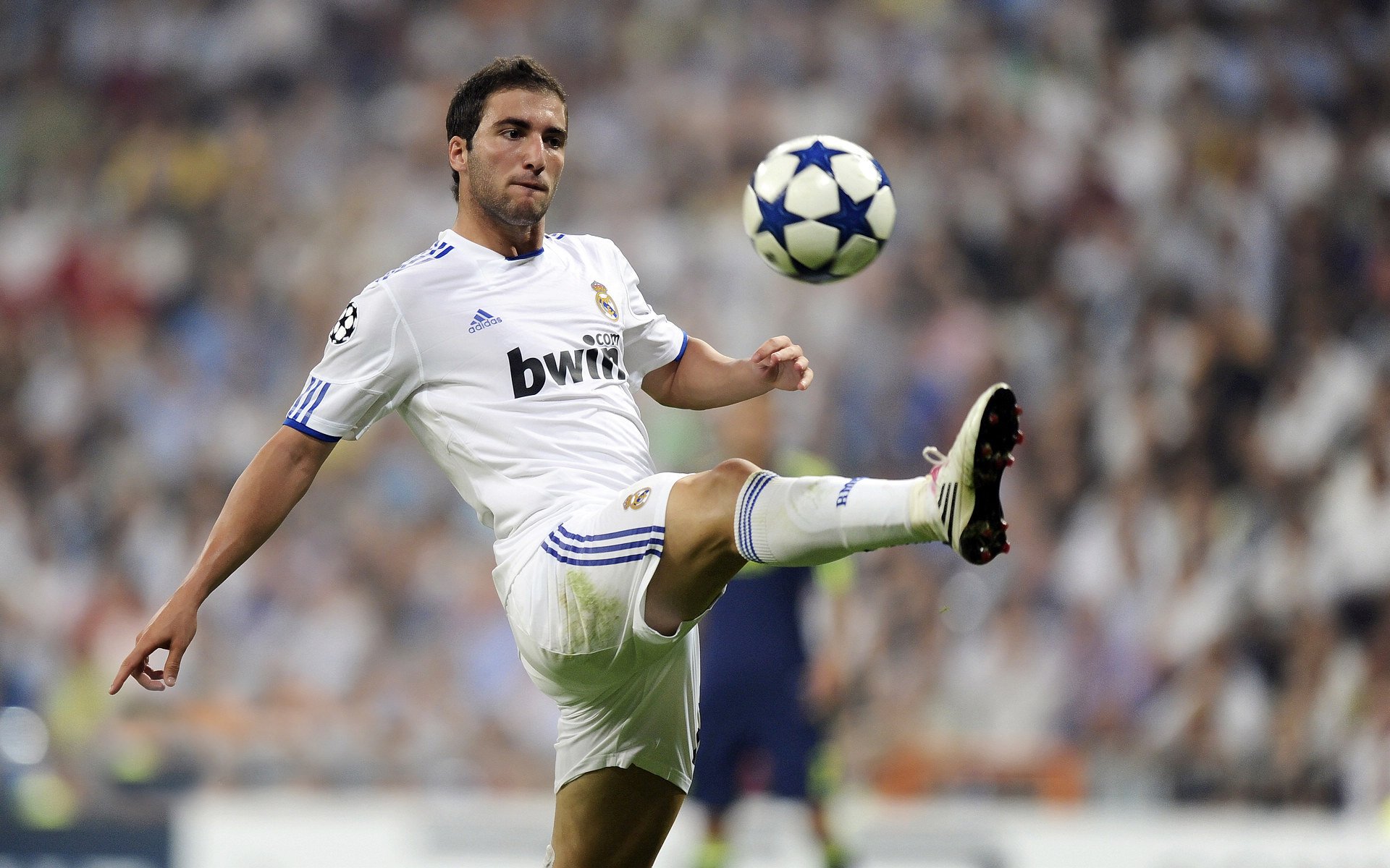 法甲炽热战鼓：点燃全场的激情火焰，炽热战争