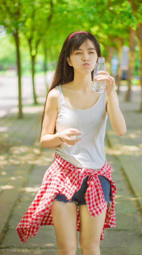 爱游戏平台-城市摩托车特技表演，极速飞跃引爆现场氛围，摩托车特技表演赛