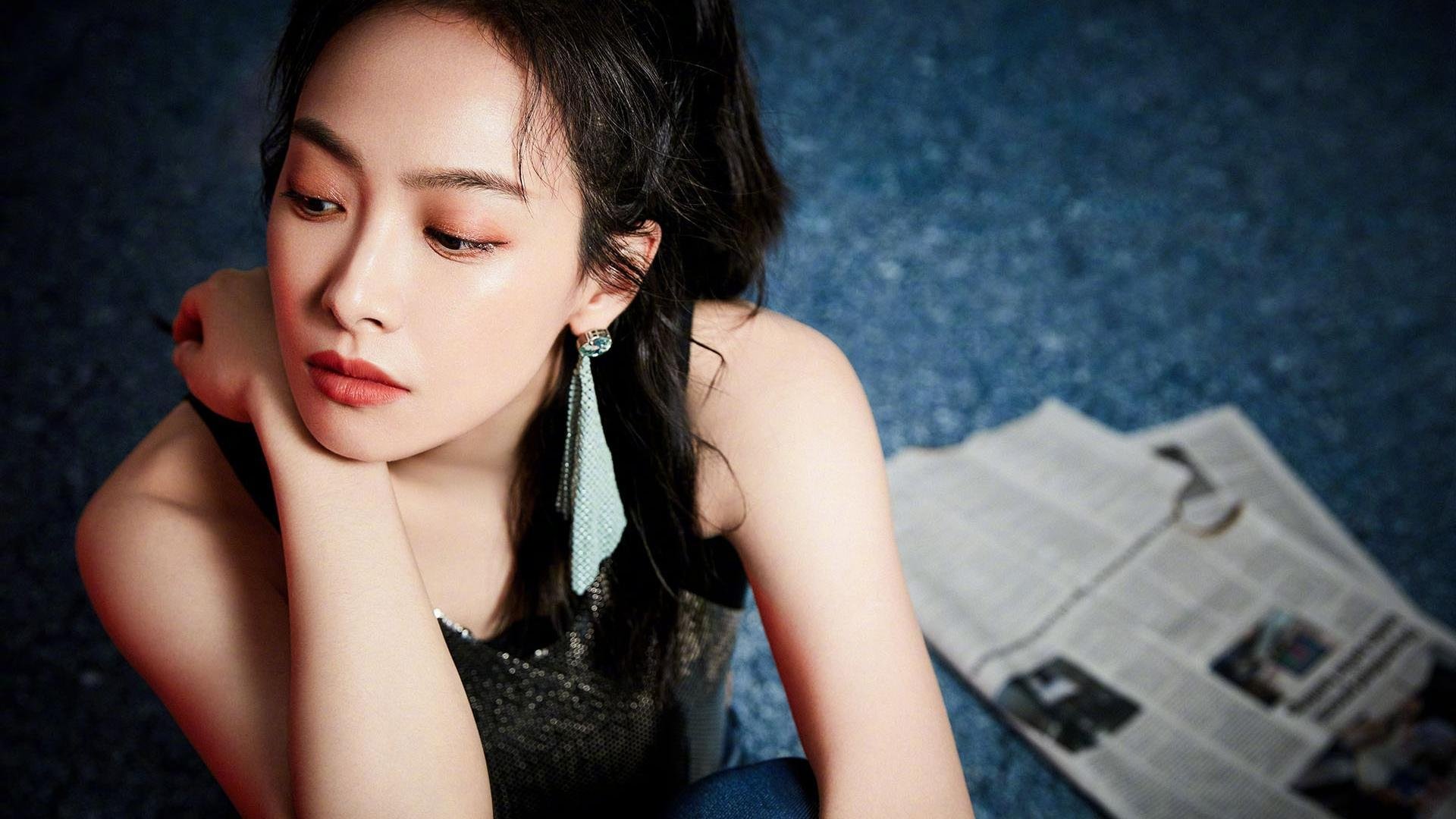 爱游戏-大型悬崖落水跳水赛，惊险刺激挑战极限，悬崖上跳水会死吗